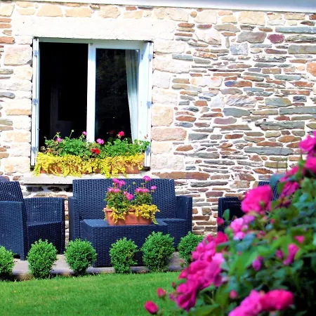 Gite St Emilion Braz A La Campagne, Carhaix 10 Min Holiday home Plevin