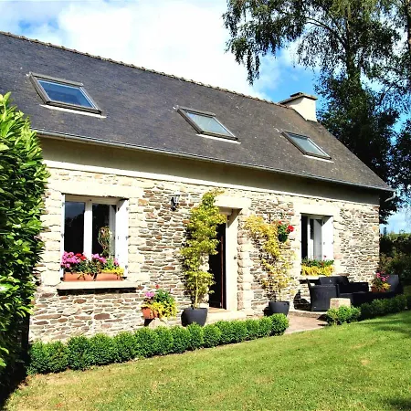 Gite St Emilion Braz A La Campagne, Carhaix 10 Min Holiday home Plevin