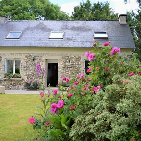Holiday home Gite St Emilion Braz A La Campagne, Carhaix 10 Min